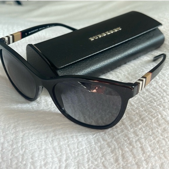 Burberry Sunglasses 🕶️ - Picture 2 of 11